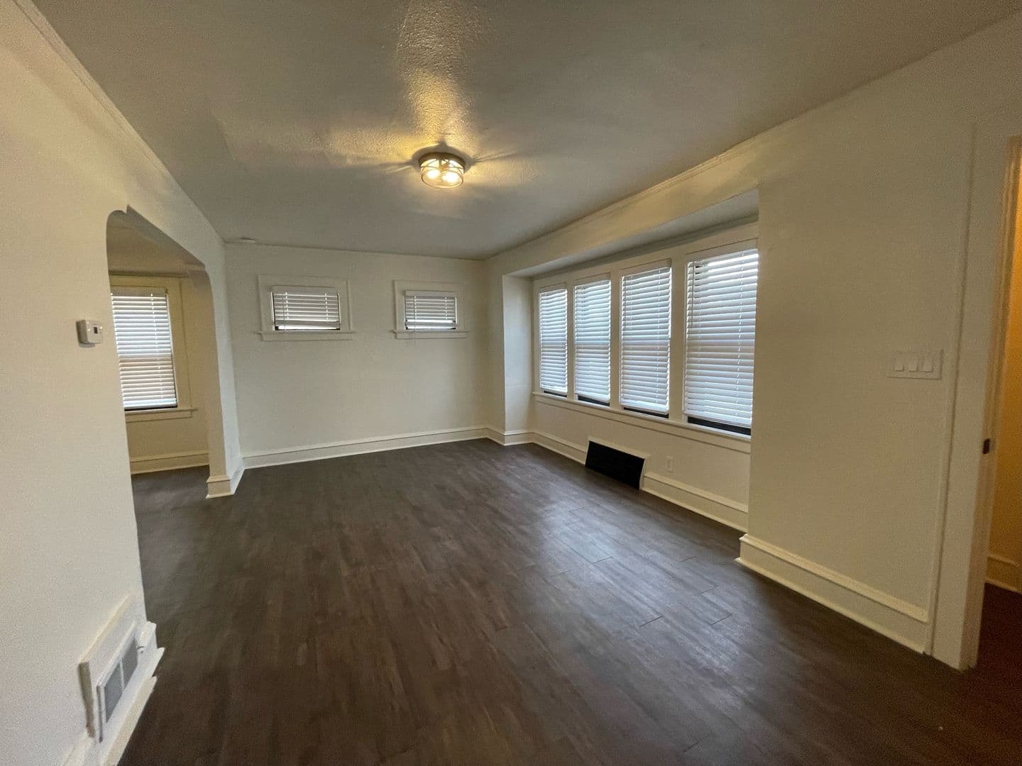 Milwaukee Apartment: 3158 N 39th St