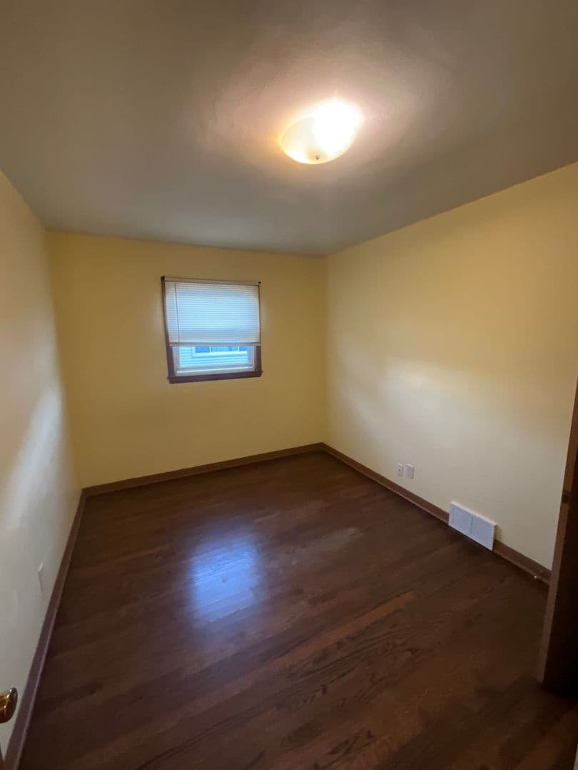 Milwaukee Apartment: 4201 W Morgan Ave