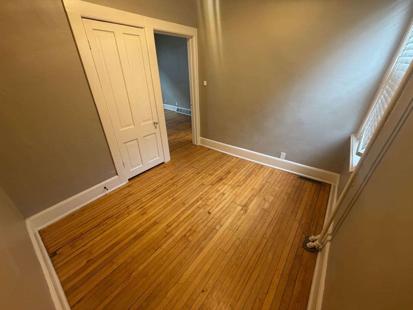 Milwaukee Apartment: 1729 N Warren Ave