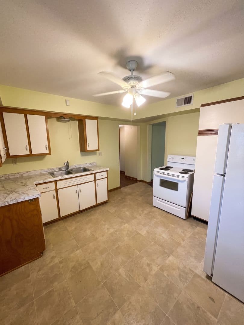 Milwaukee Apartment: 4201 W Morgan Ave