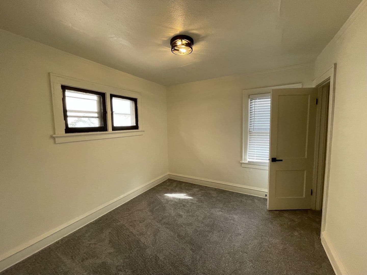 Milwaukee Apartment: 3158 N 39th St
