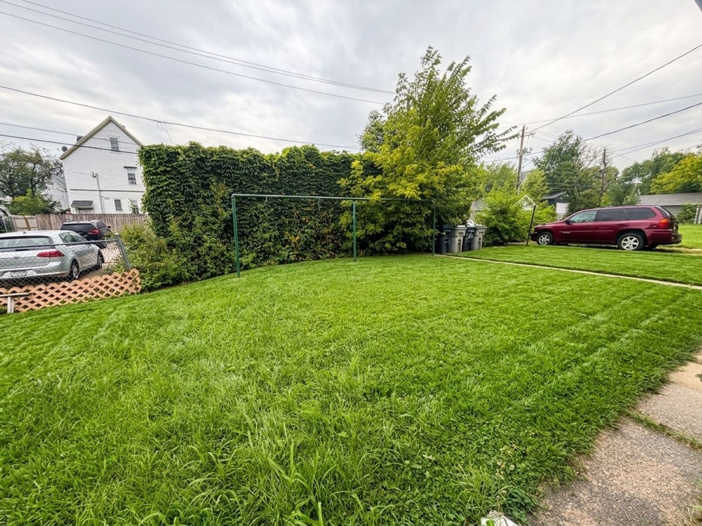 Milwaukee Apartment: 3127 N 34th St