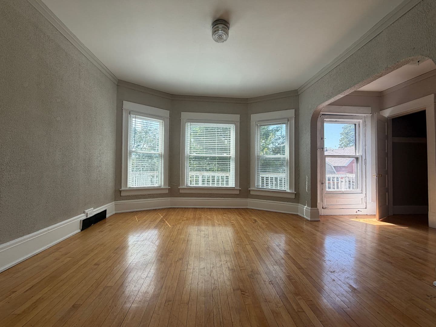 Milwaukee Apartment: 140 E Concordia Ave