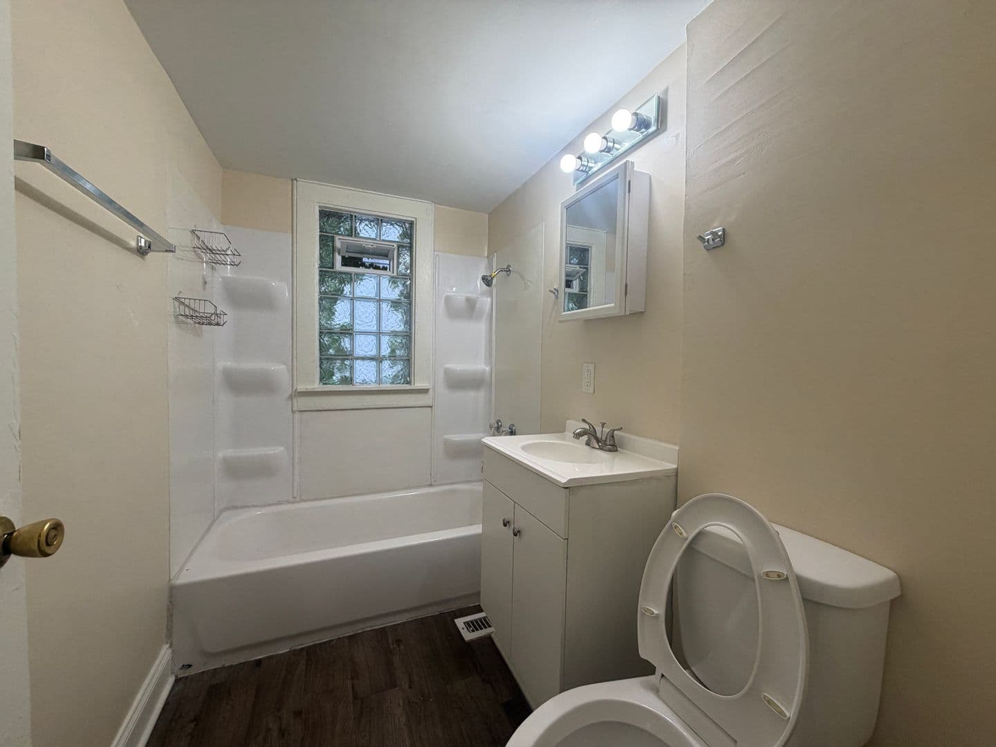 Milwaukee Apartment: 3127 N 34th St