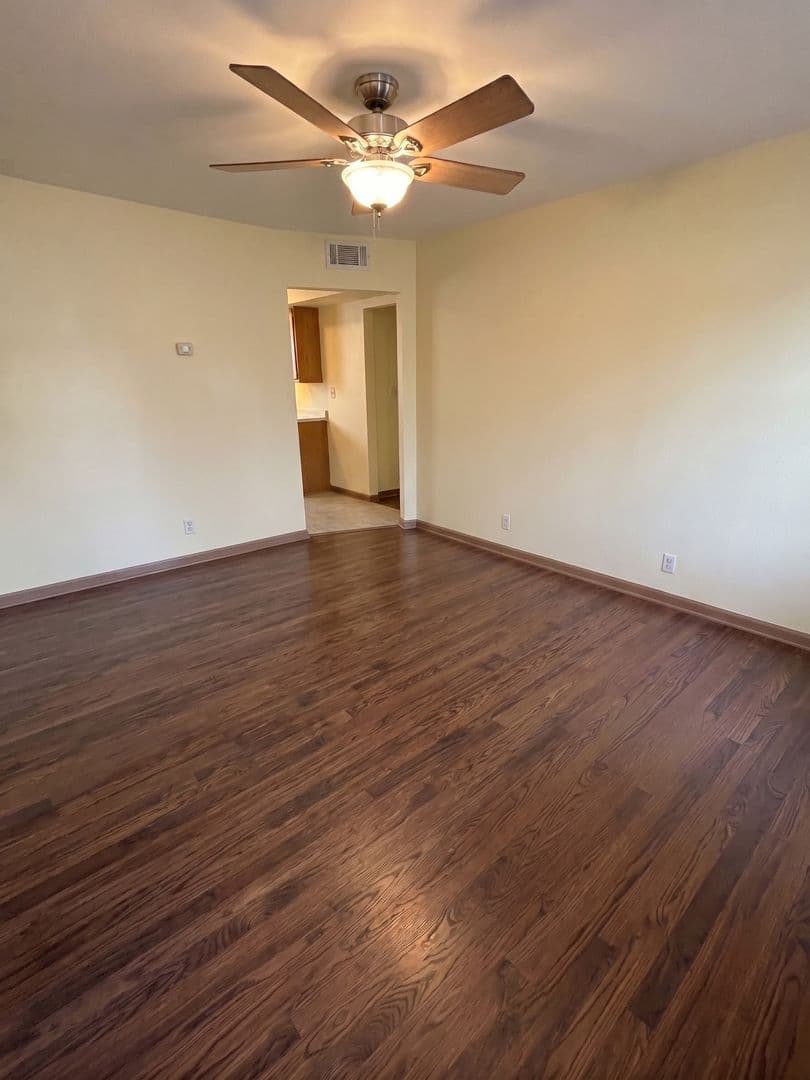 Milwaukee Apartment: 4201 W Morgan Ave