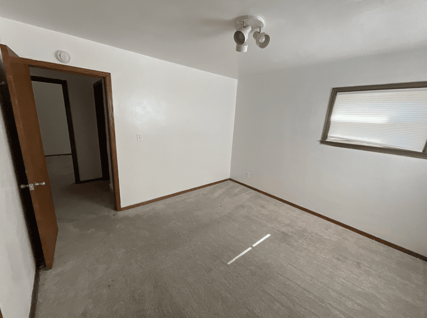 West Allis Apartment: 2552 S 96th St