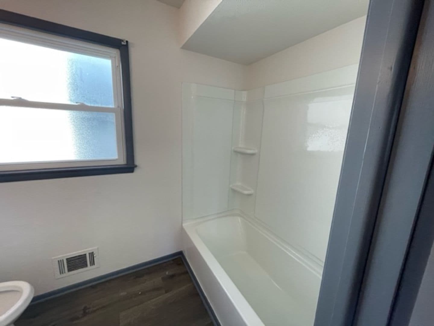 Milwaukee Apartment: 8829 W Congress St