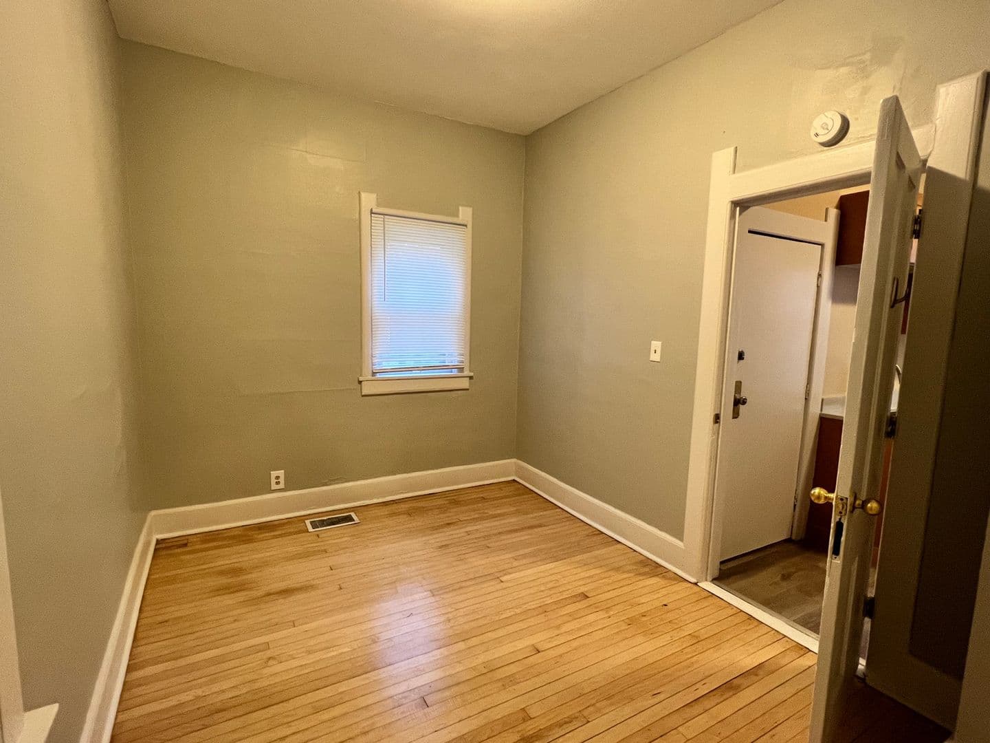 Milwaukee Apartment: 2330 N 1st St