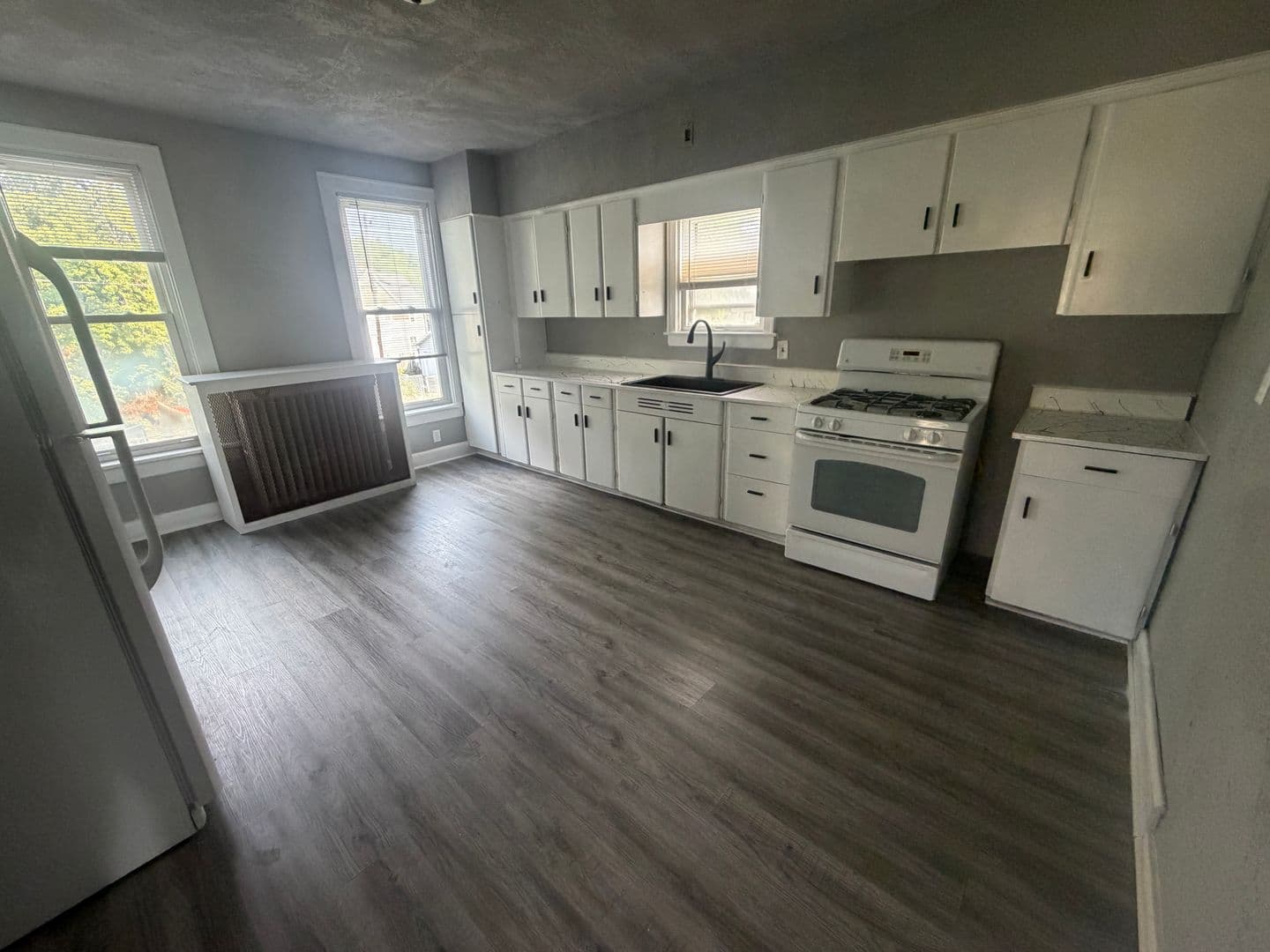 Milwaukee Apartment: 1922 N 27th St