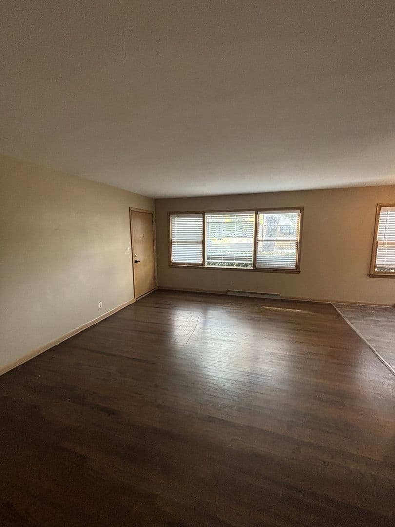Wauwatosa Apartment: 1336 N 116th St