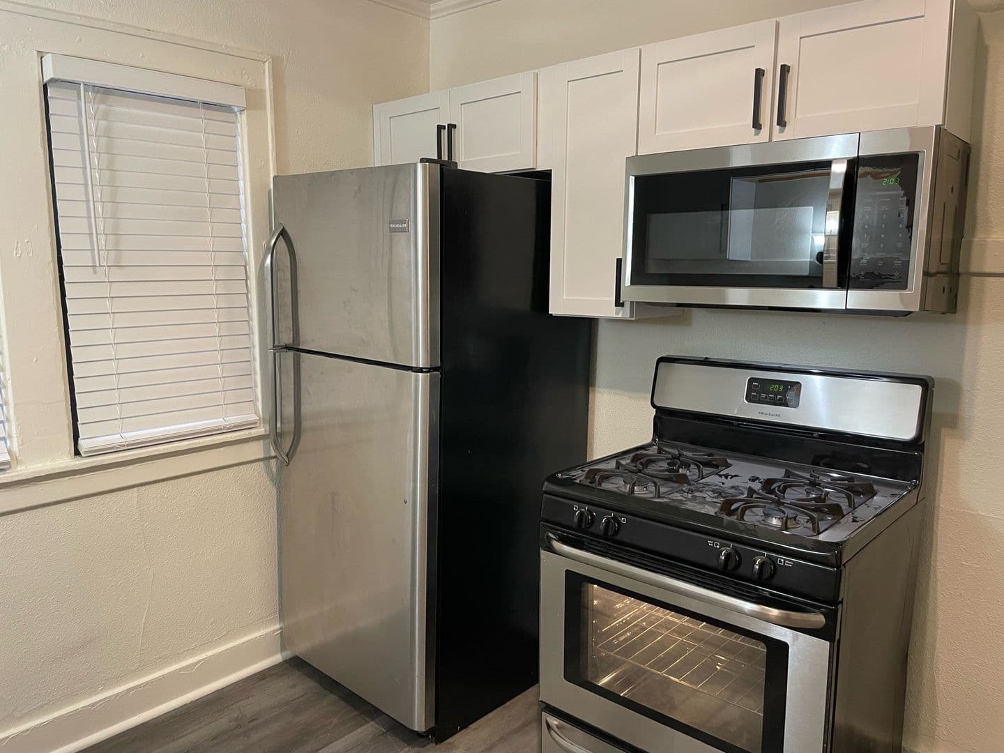 Milwaukee Apartment: 3158 N 39th St
