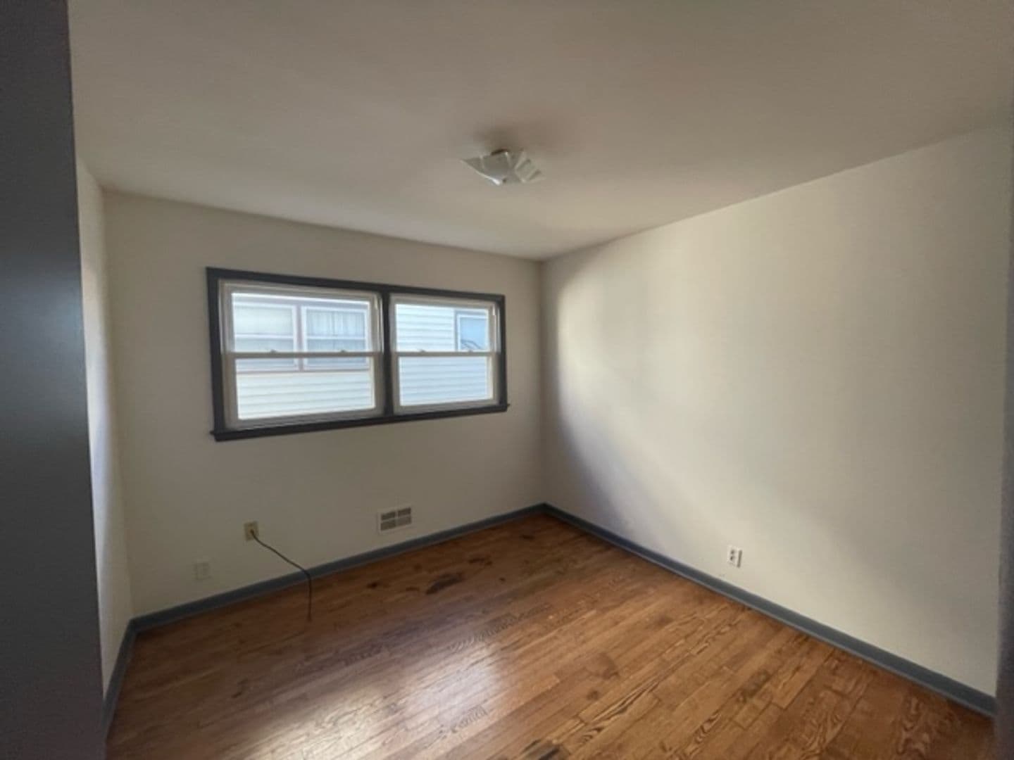 Milwaukee Apartment: 8829 W Congress St