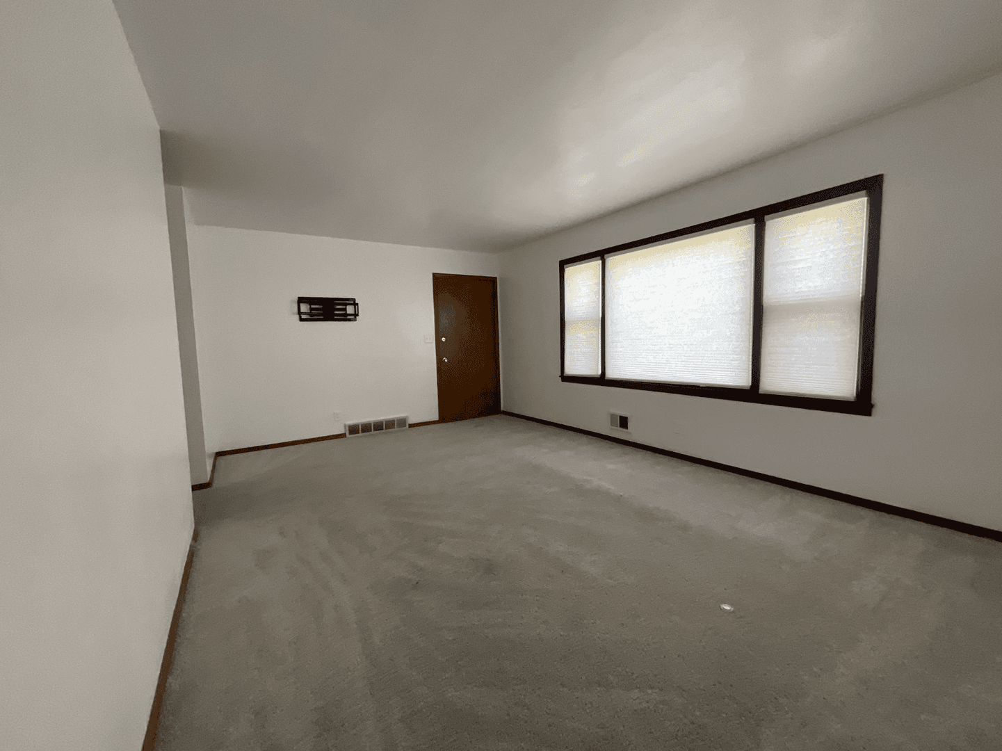 West Allis Apartment: 2552 S 96th St