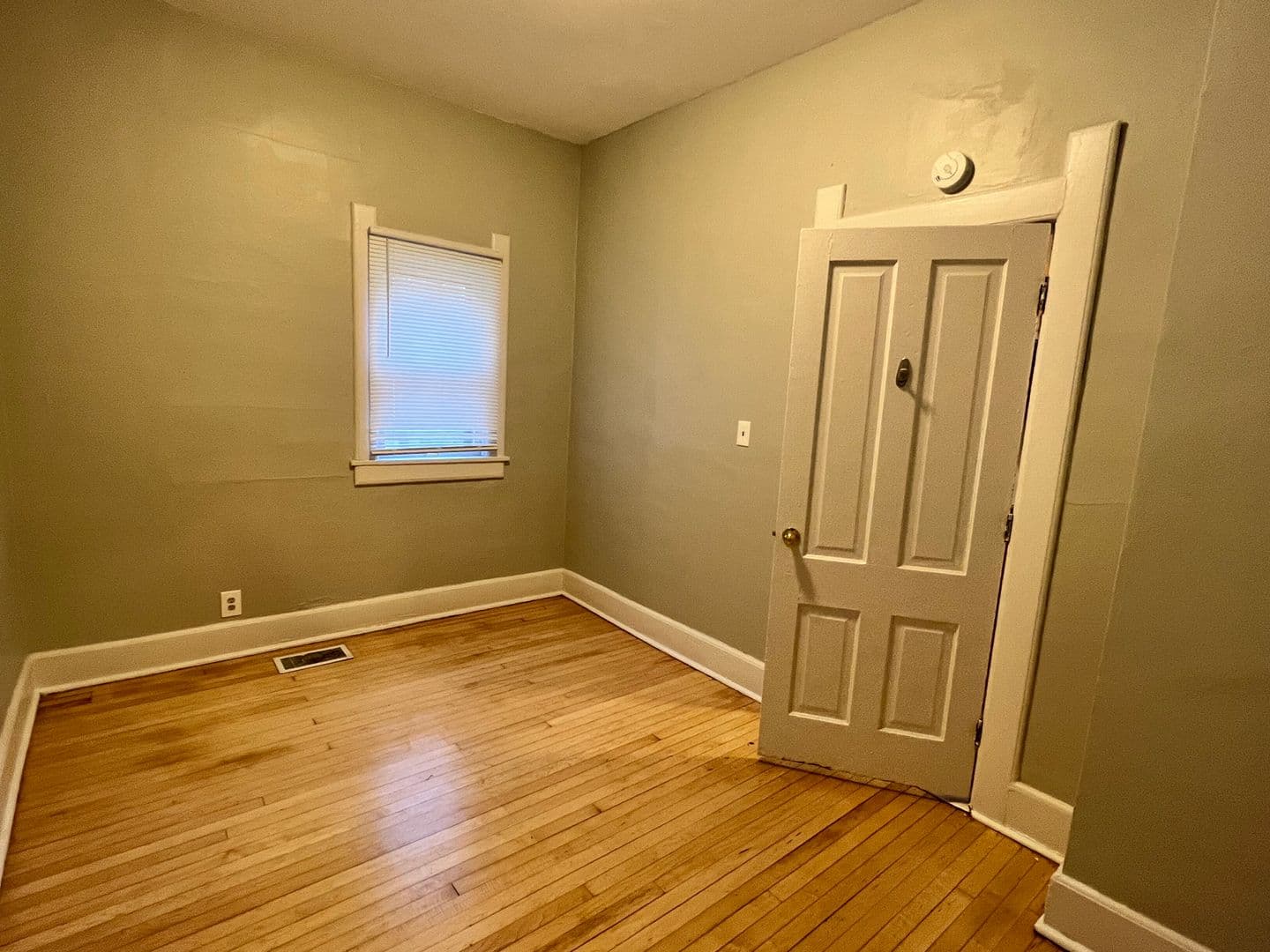 Milwaukee Apartment: 2330 N 1st St