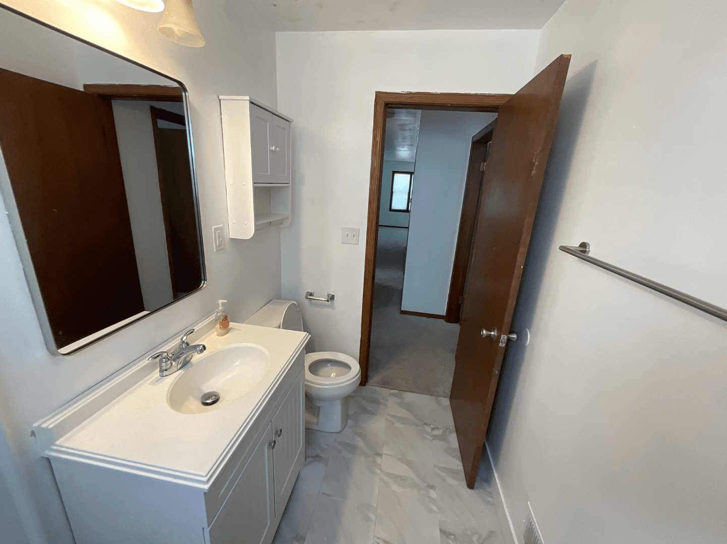 West Allis Apartment: 2552 S 96th St