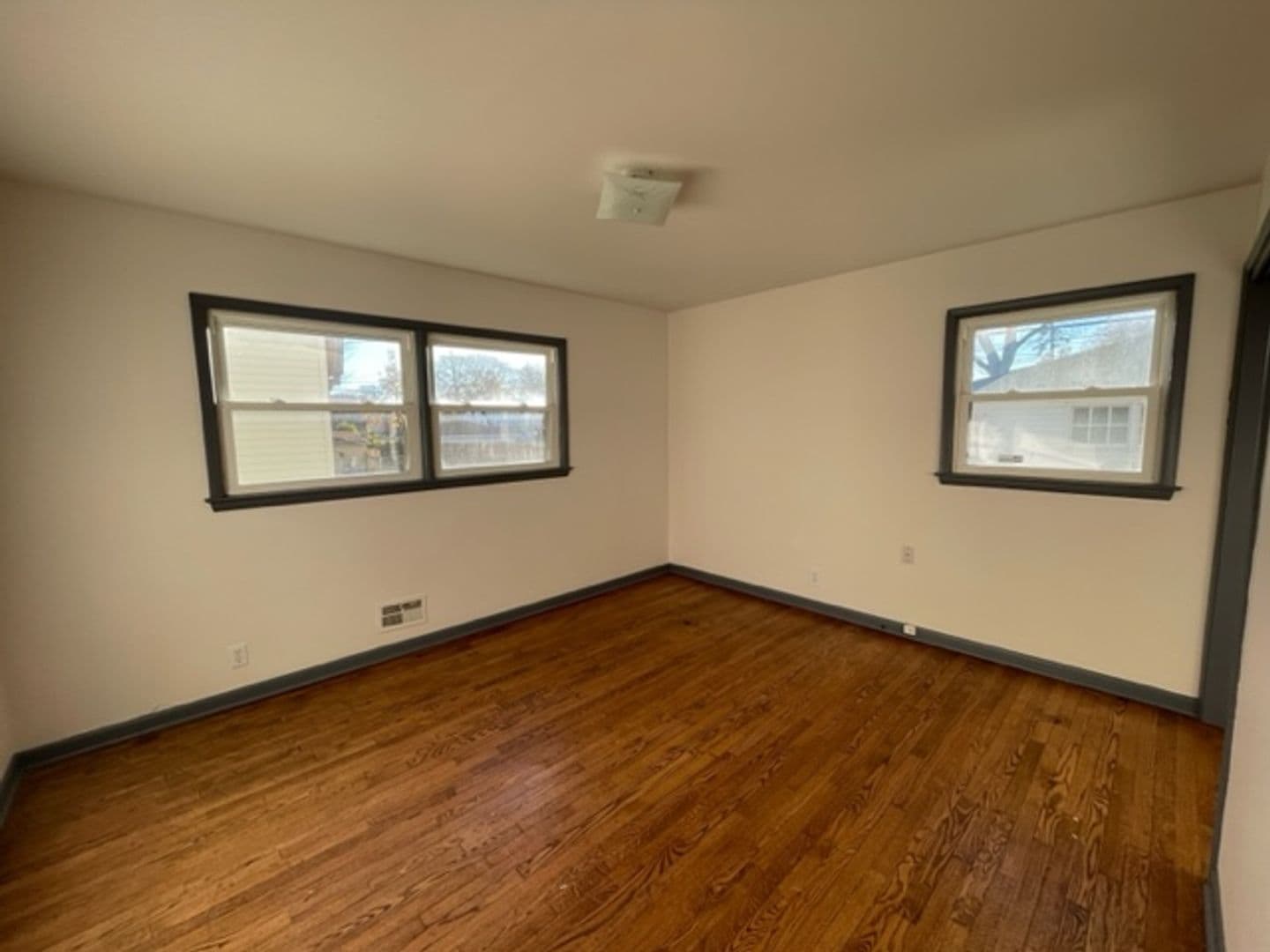 Milwaukee Apartment: 8829 W Congress St