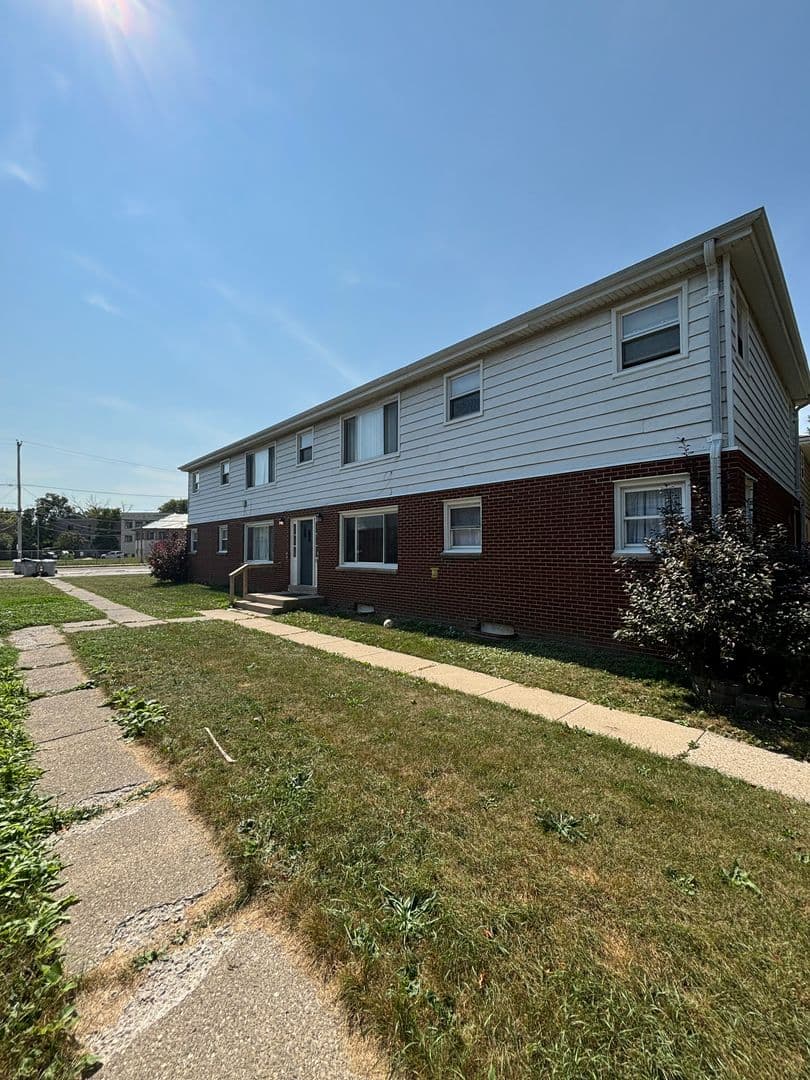 Milwaukee Apartment: 4201 W Morgan Ave