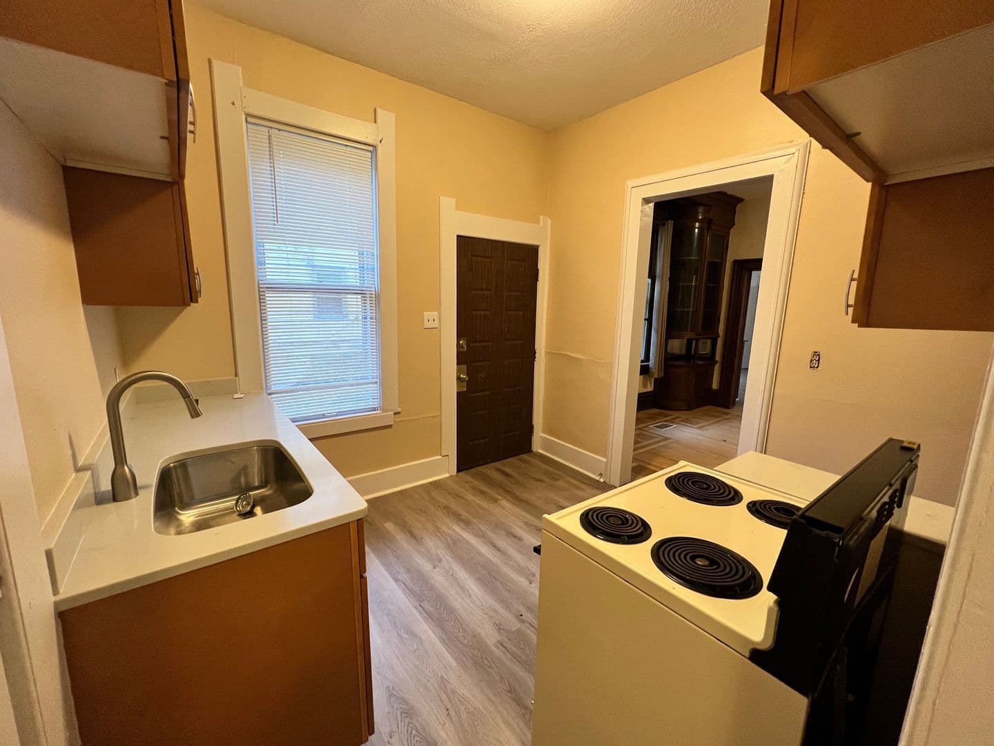 Milwaukee Apartment: 2330 N 1st St