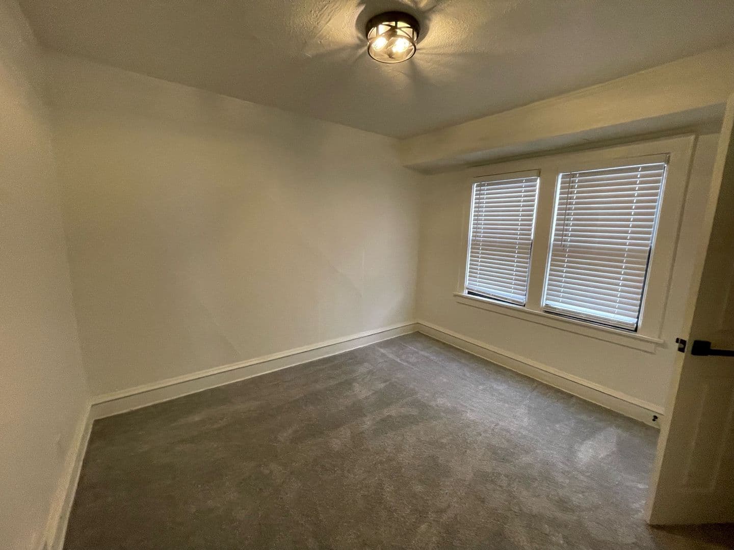 Milwaukee Apartment: 3158 N 39th St