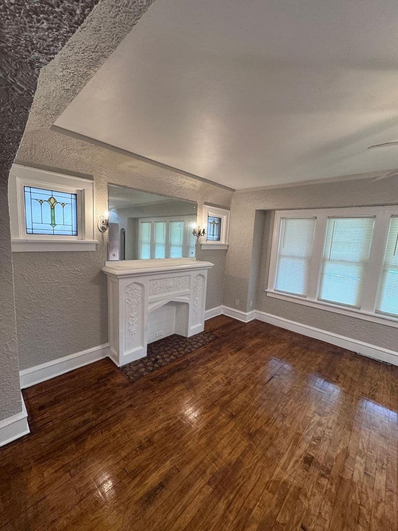 Milwaukee Apartment: 5328 N 35th St
