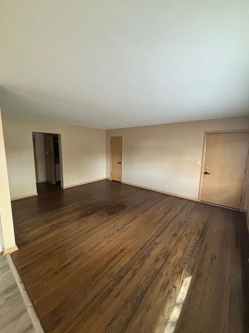 Wauwatosa Apartment: 1336 N 116th St