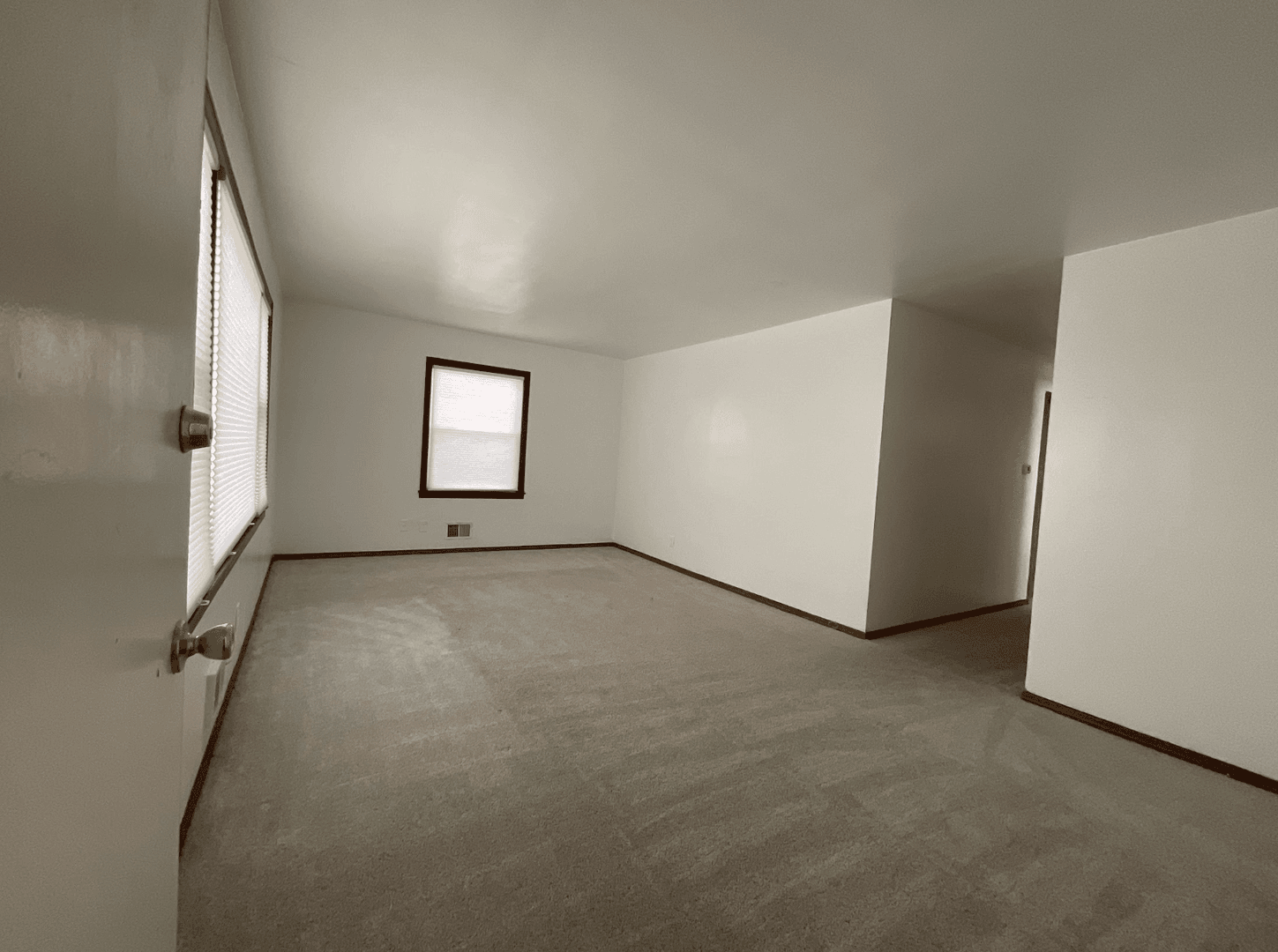 West Allis Apartment: 2552 S 96th St