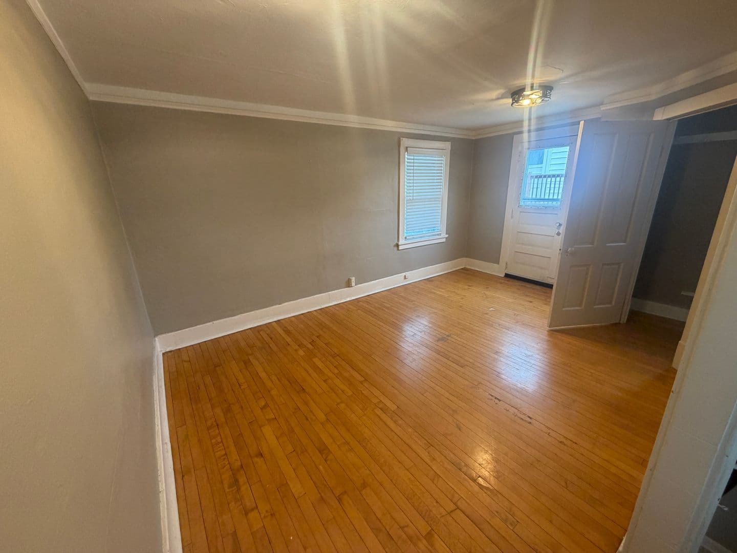 Milwaukee Apartment: 1729 N Warren Ave