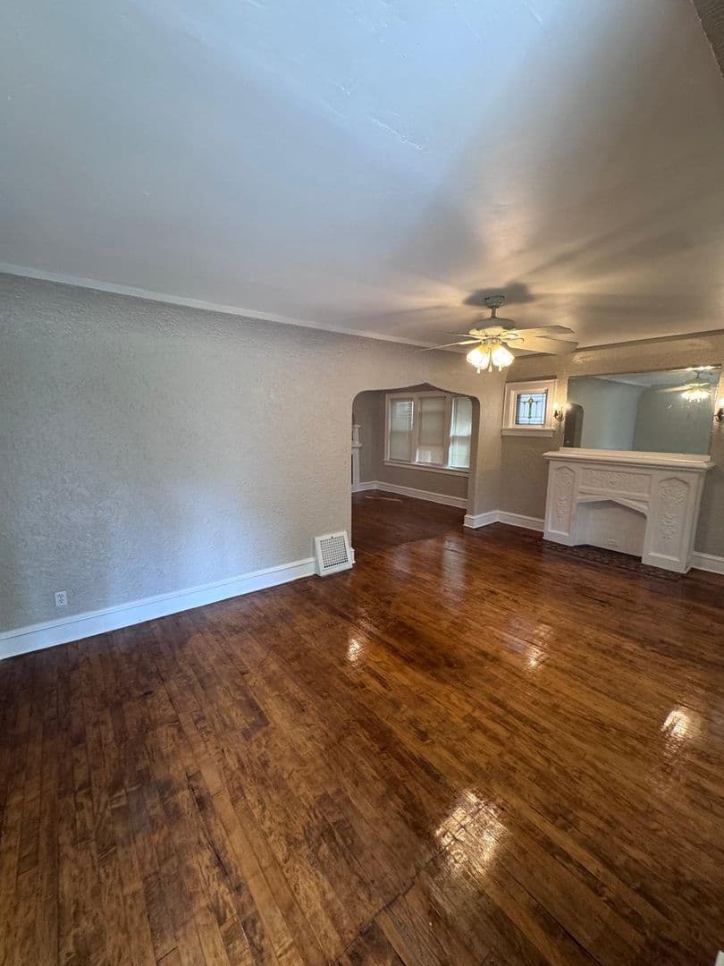 Milwaukee Apartment: 5328 N 35th St