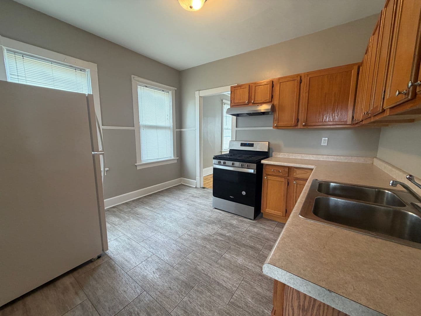 Milwaukee Apartment: 1729 N Warren Ave