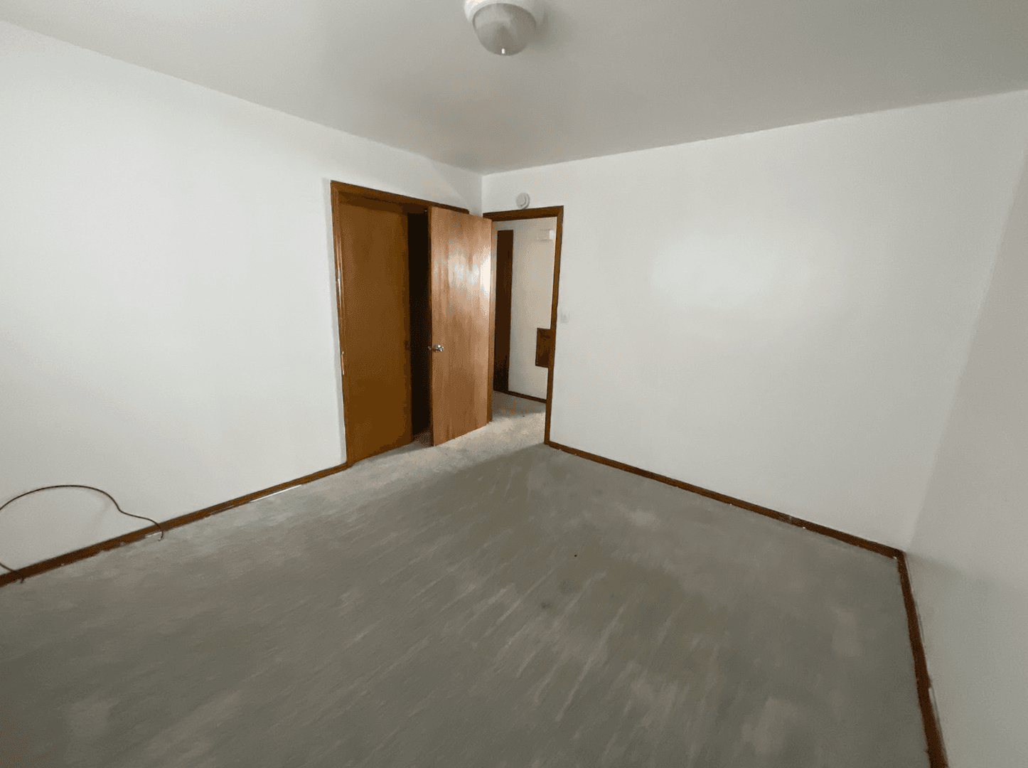 West Allis Apartment: 2552 S 96th St