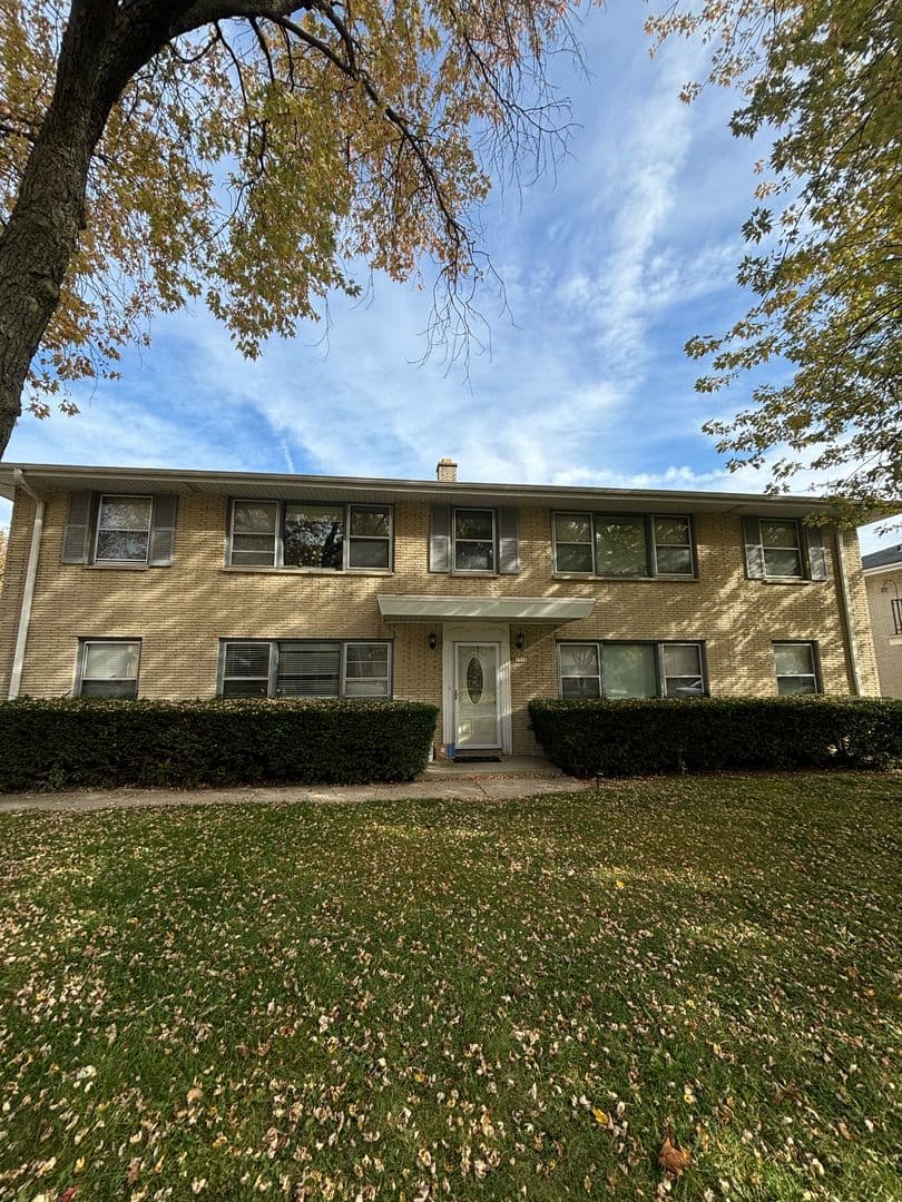 Wauwatosa Apartment: 1336 N 116th St