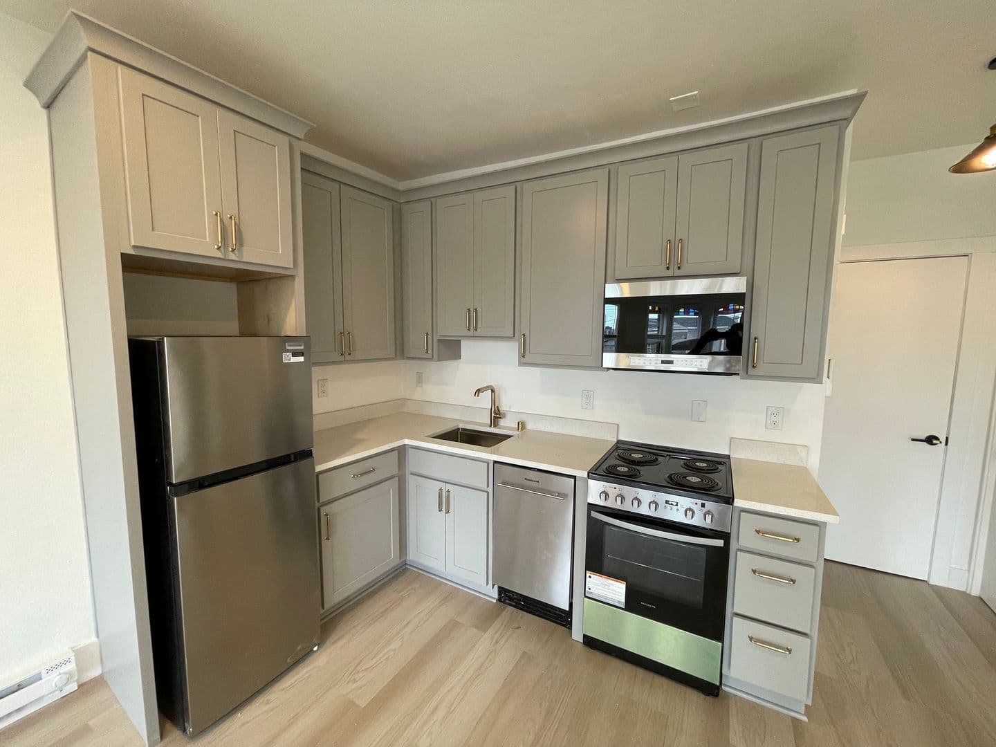 Waukesha Apartment: 916 Clinton St