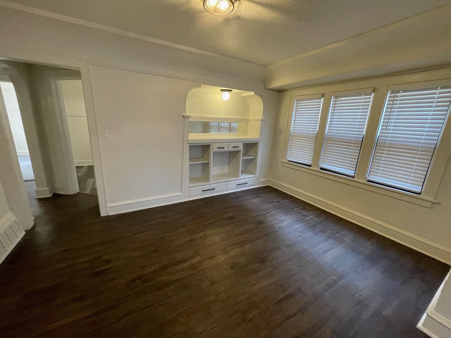 Milwaukee Apartment: 3158 N 39th St