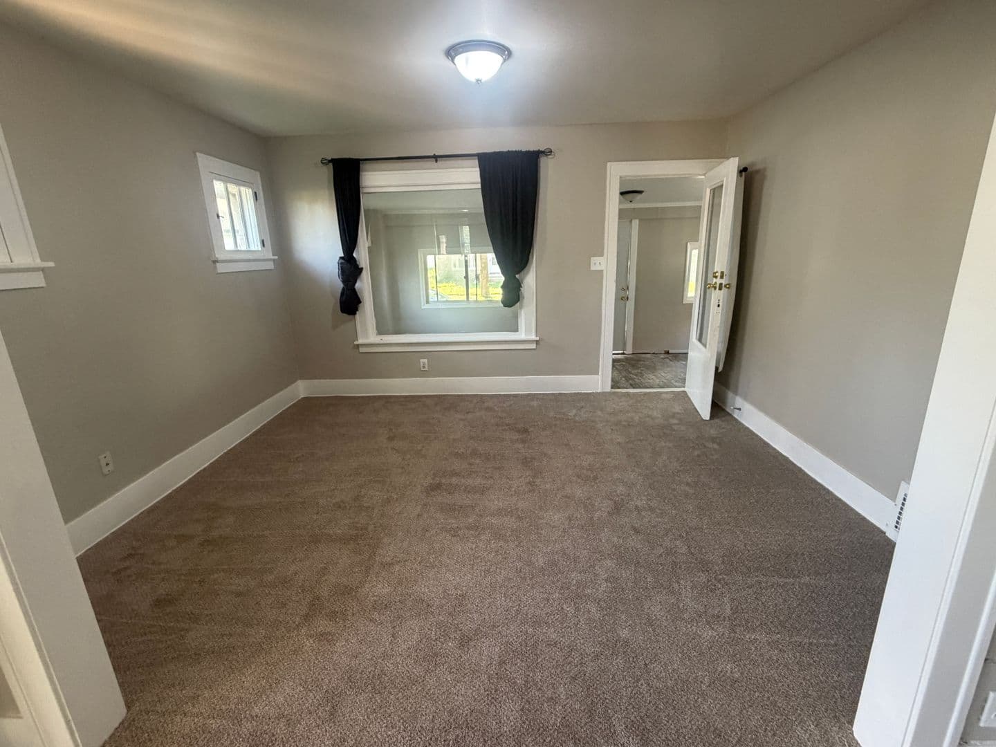 Milwaukee Apartment: 4134 N 50th Street
