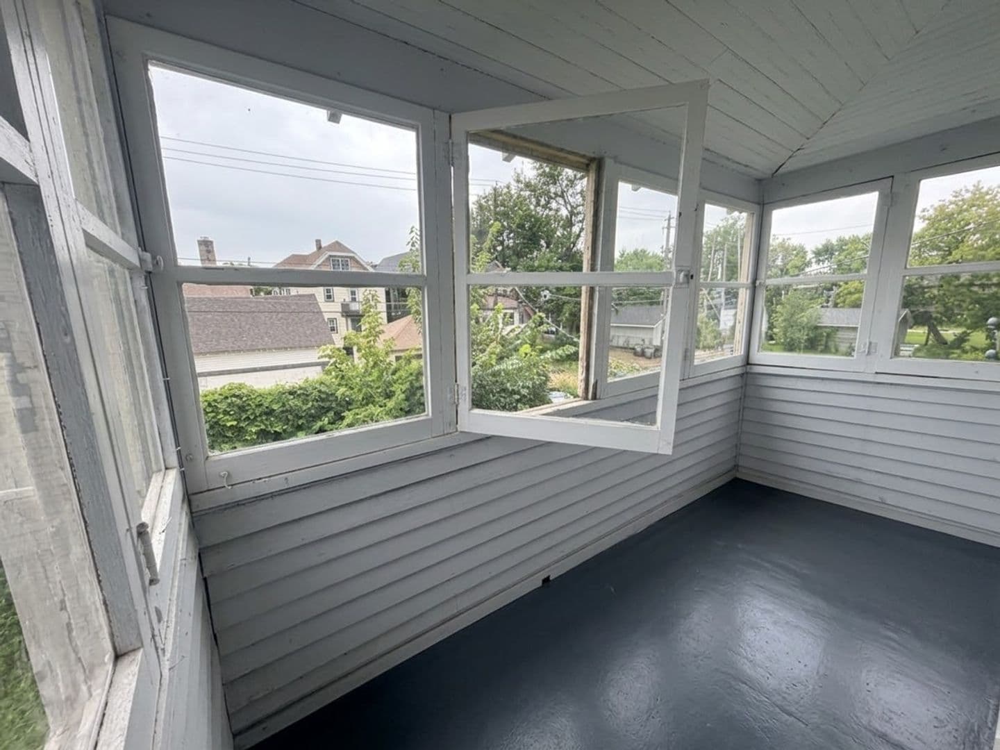 Milwaukee Apartment: 3127 N 34th St