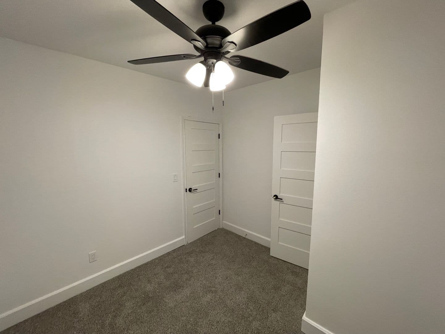 Waukesha Apartment: 916 Clinton St