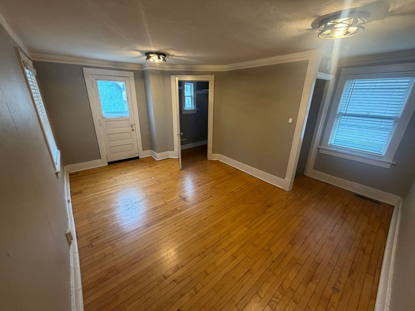 Milwaukee Apartment: 1729 N Warren Ave