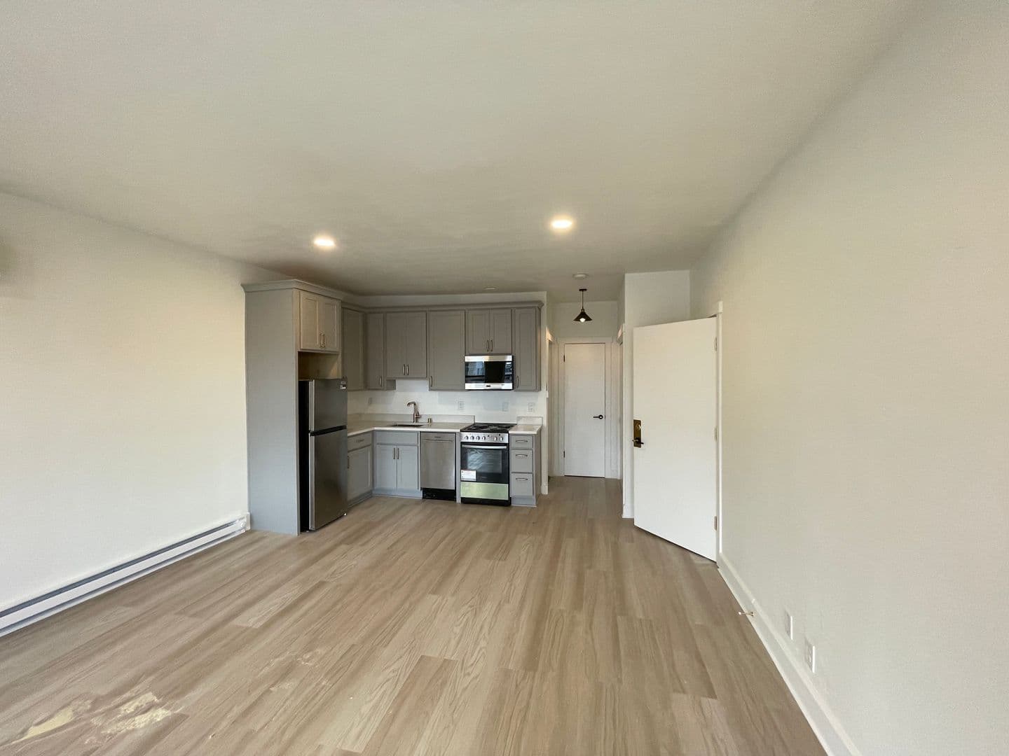 Waukesha Apartment: 916 Clinton St