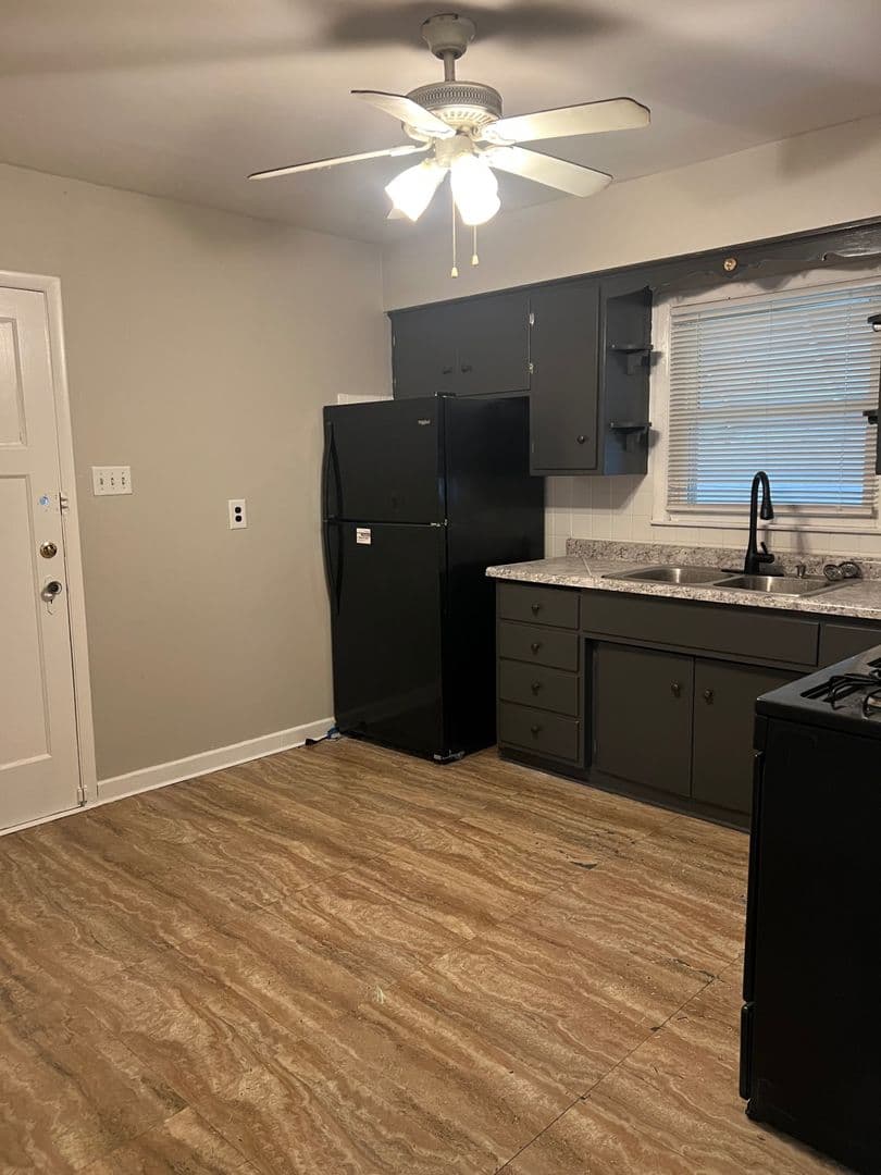 Milwaukee Apartment: 5328 N 35th St