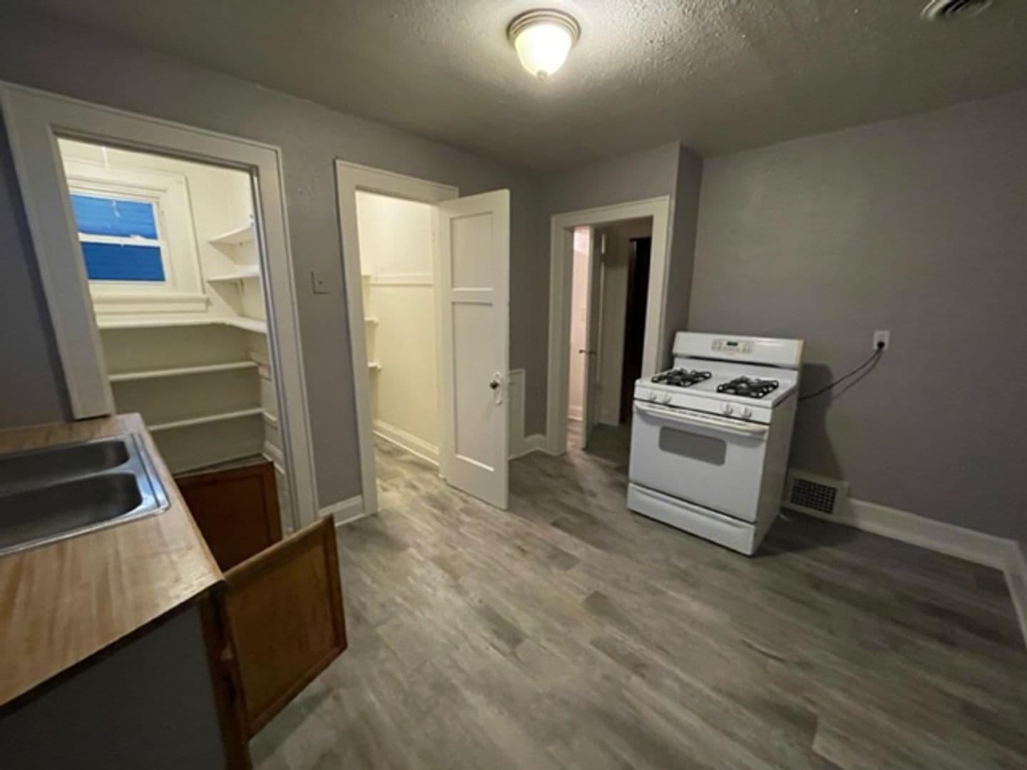 Milwaukee Apartment: 4115 N 6th St