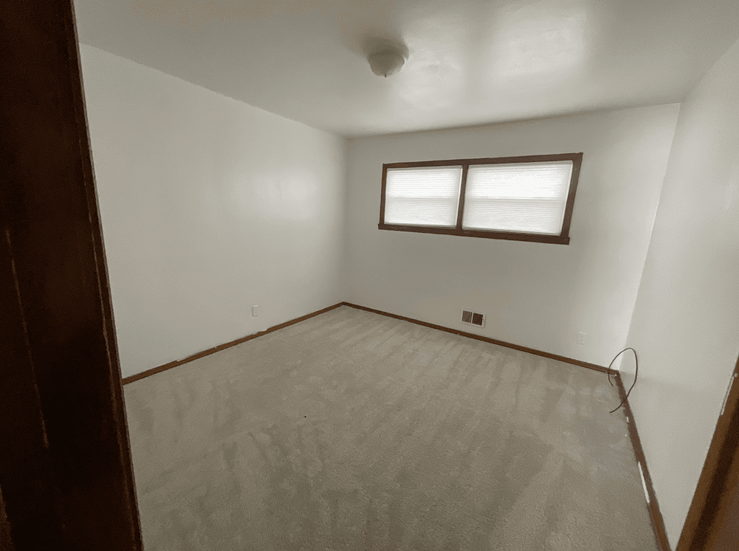 West Allis Apartment: 2552 S 96th St
