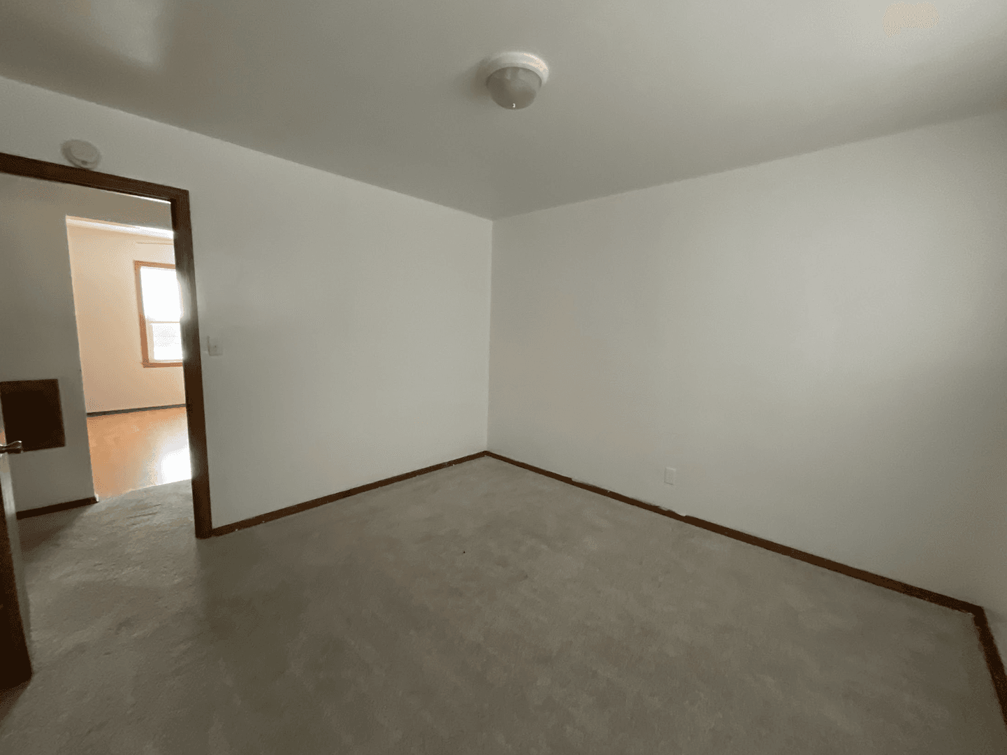 West Allis Apartment: 2552 S 96th St
