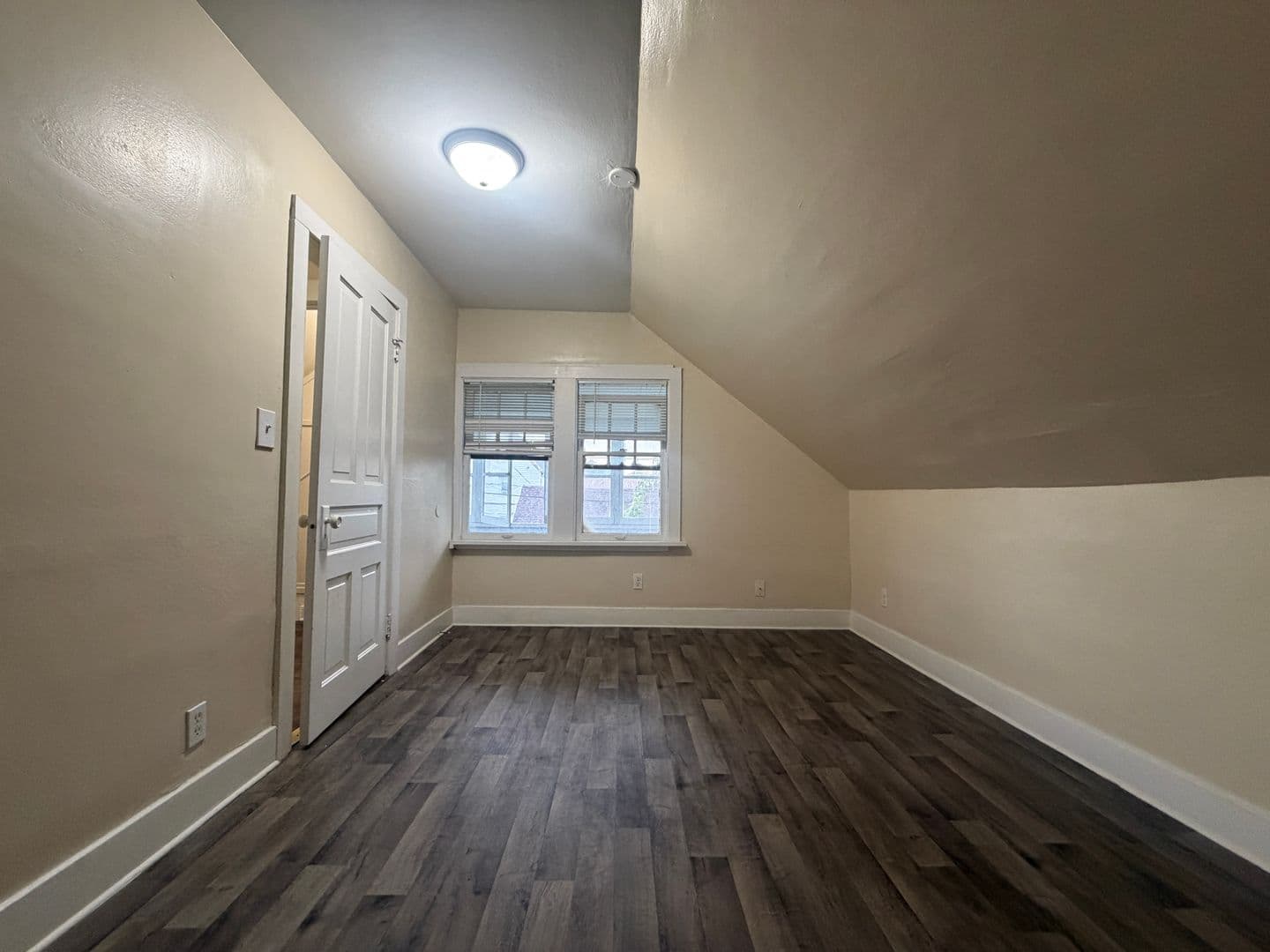 Milwaukee Apartment: 3127 N 34th St
