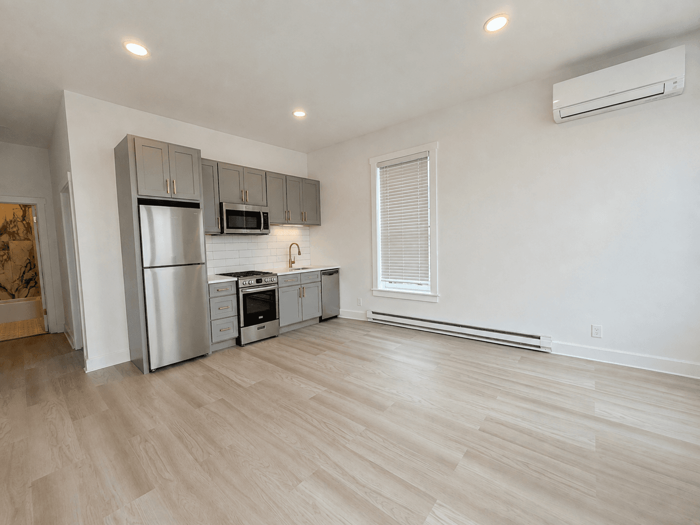 Waukesha Apartment: 916 Clinton St