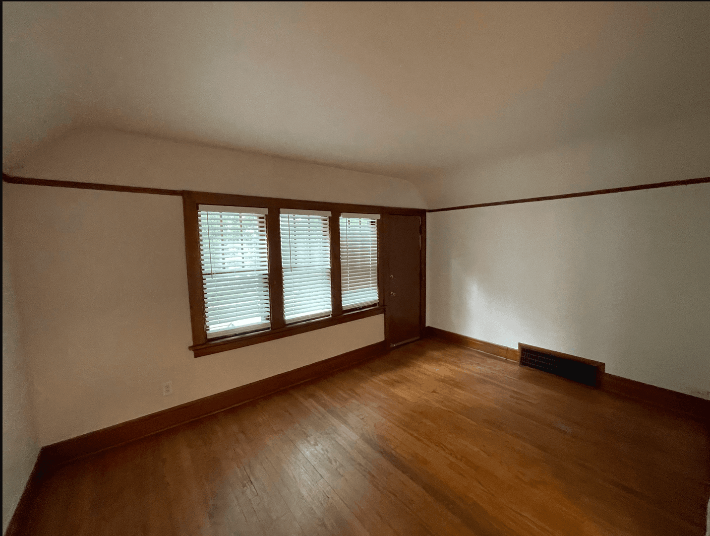 Milwaukee Apartment: 5330 N 39th St