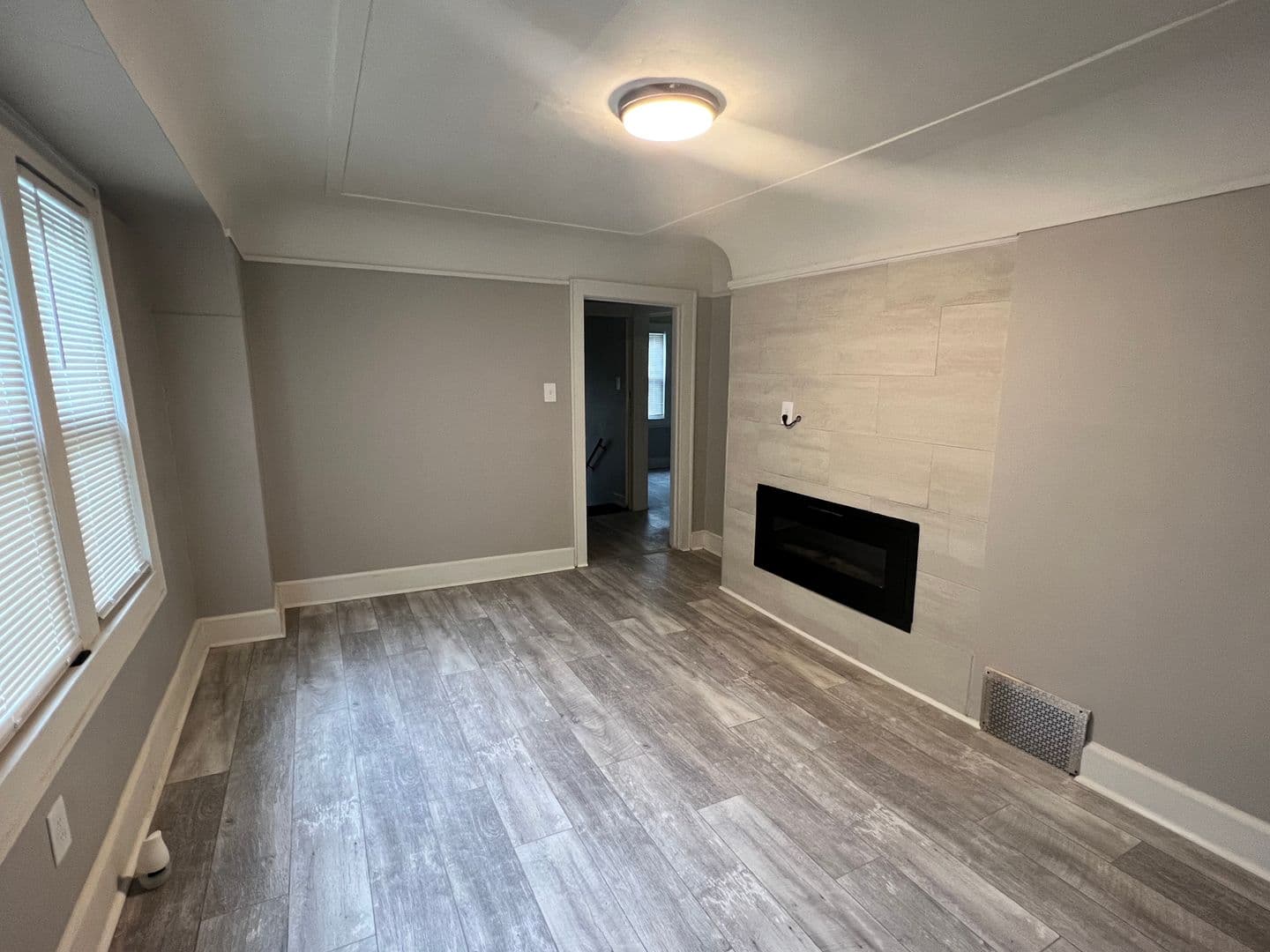 Milwaukee Apartment: 2484 W Chambers St