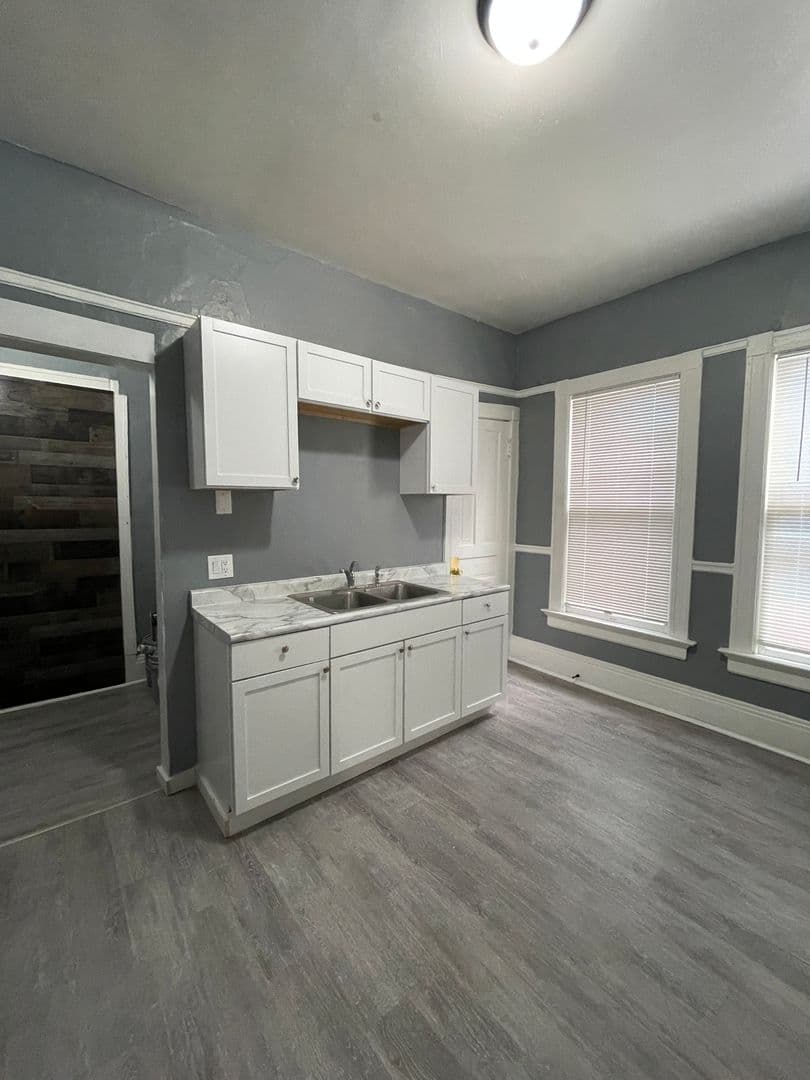 Milwaukee Apartment: 2649 N 1st St