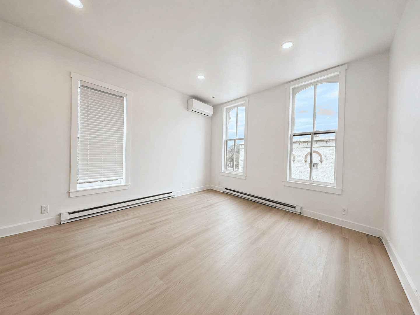 Waukesha Apartment: 916 Clinton St