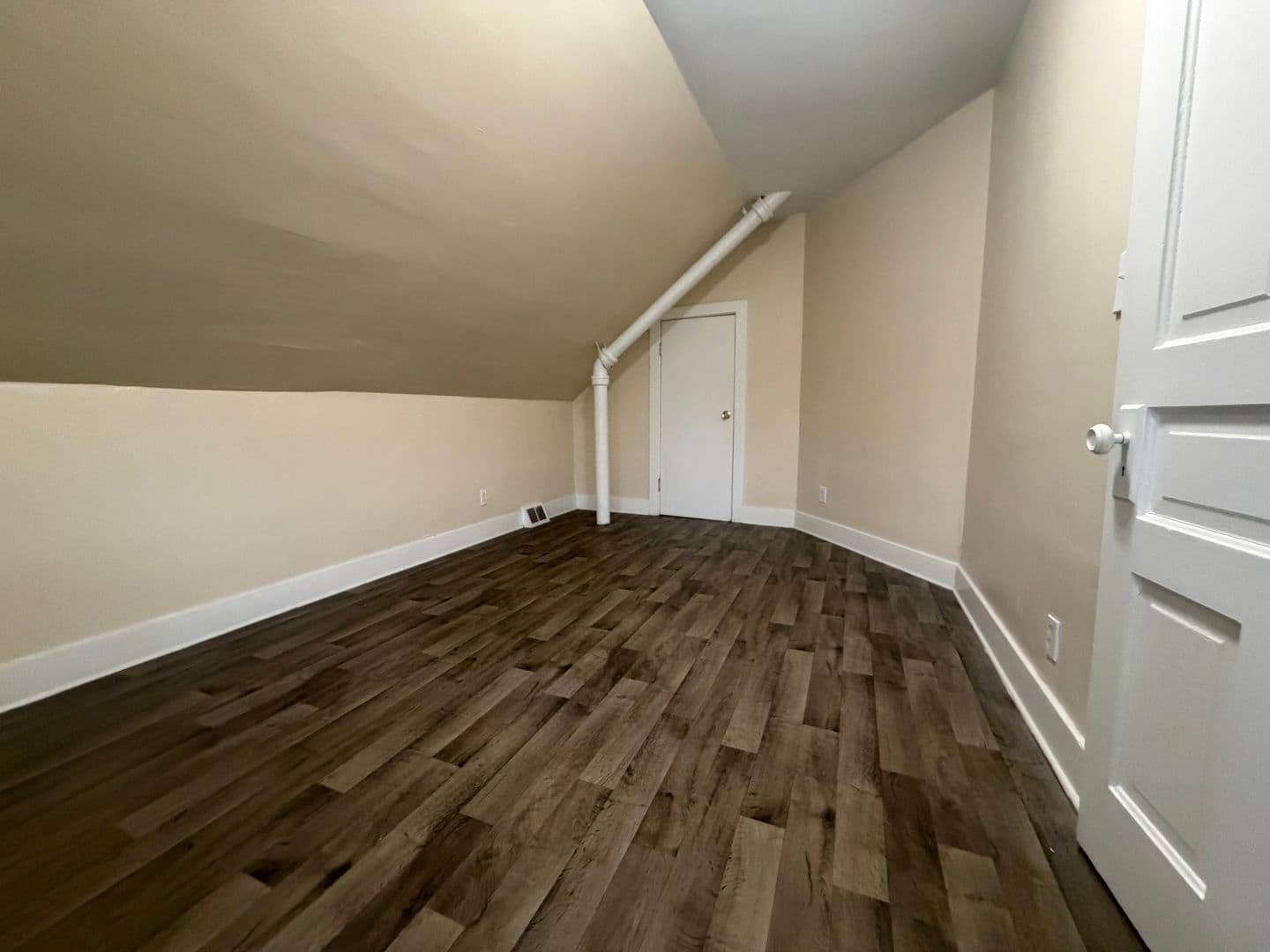 Milwaukee Apartment: 3127 N 34th St