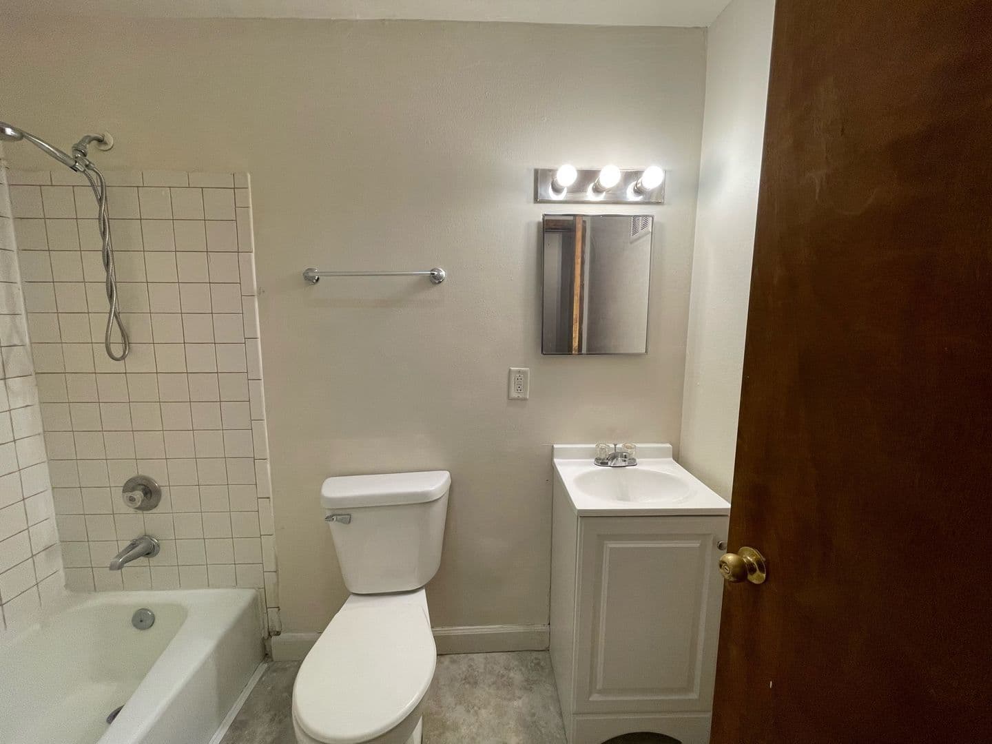 Milwaukee Apartment: 9900 W Fond Du Lac Ave